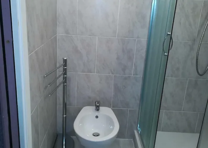 ゲストハウス Megaride コモ