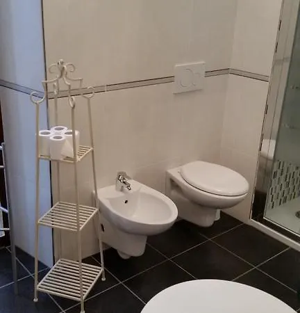 Megaride Vendégház Como