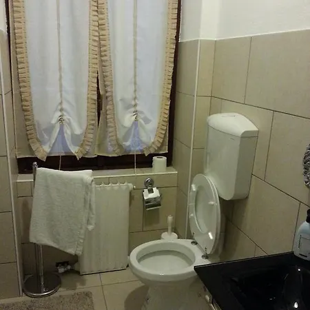 Megaride 招待所 3*